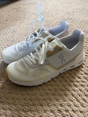 On Cloud White Athletic Sneakers W7.5